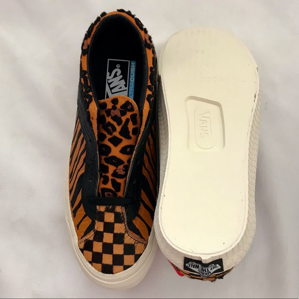 VANS~Unisex / BOLD Classic Sneaker - Picture 12 of 15